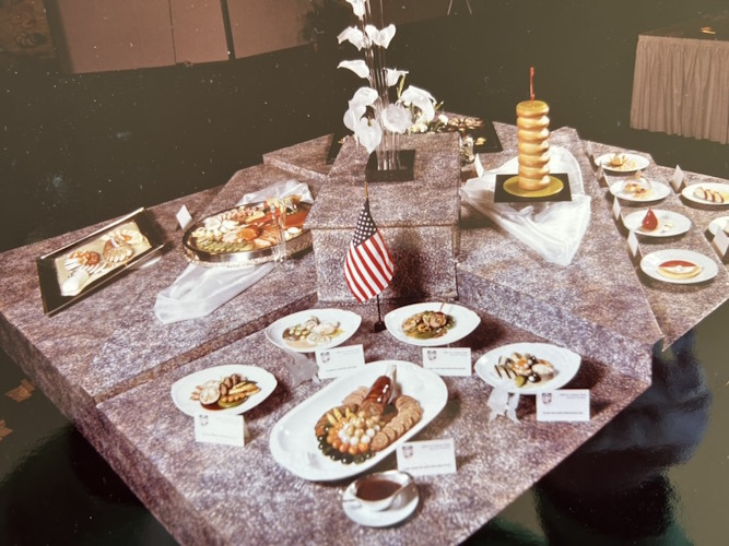 A table with food on it.